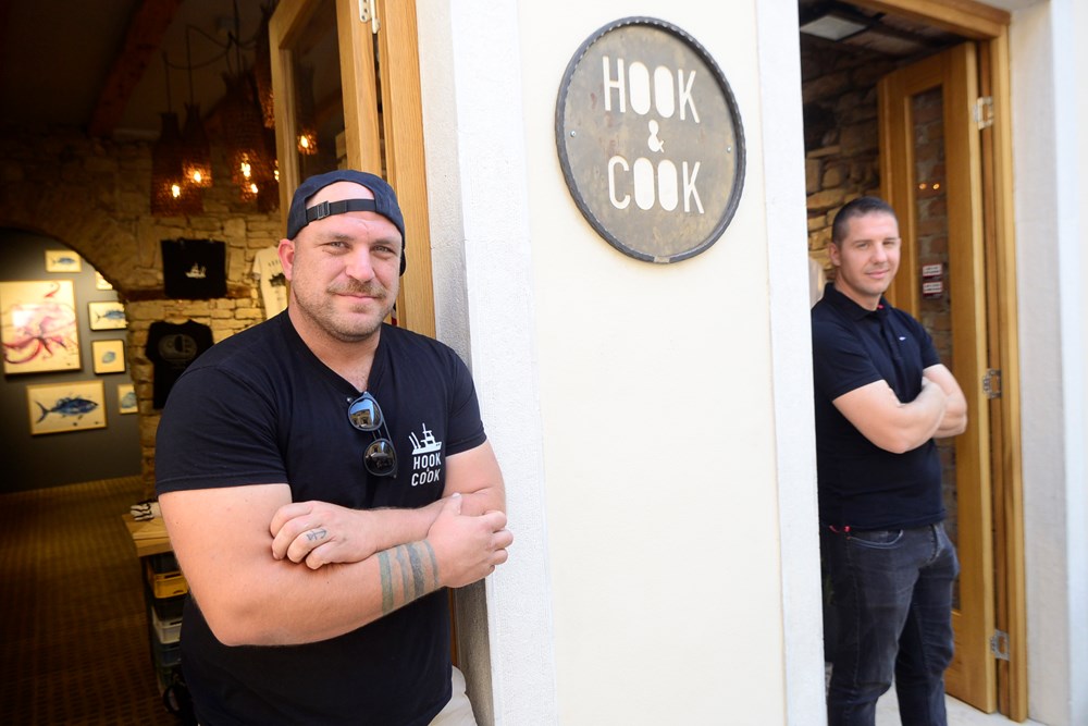 Siniša Pavlović - Čiči i Josip Urti otvorili su Hook& Cook shop (Snimio Dejan Štifanić)